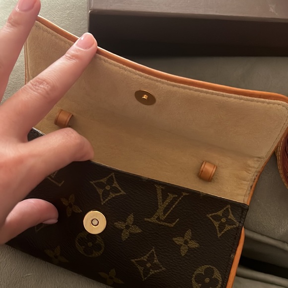 FLASH SALE! Louis Vuitton Crossbody - Picture 3 of 12